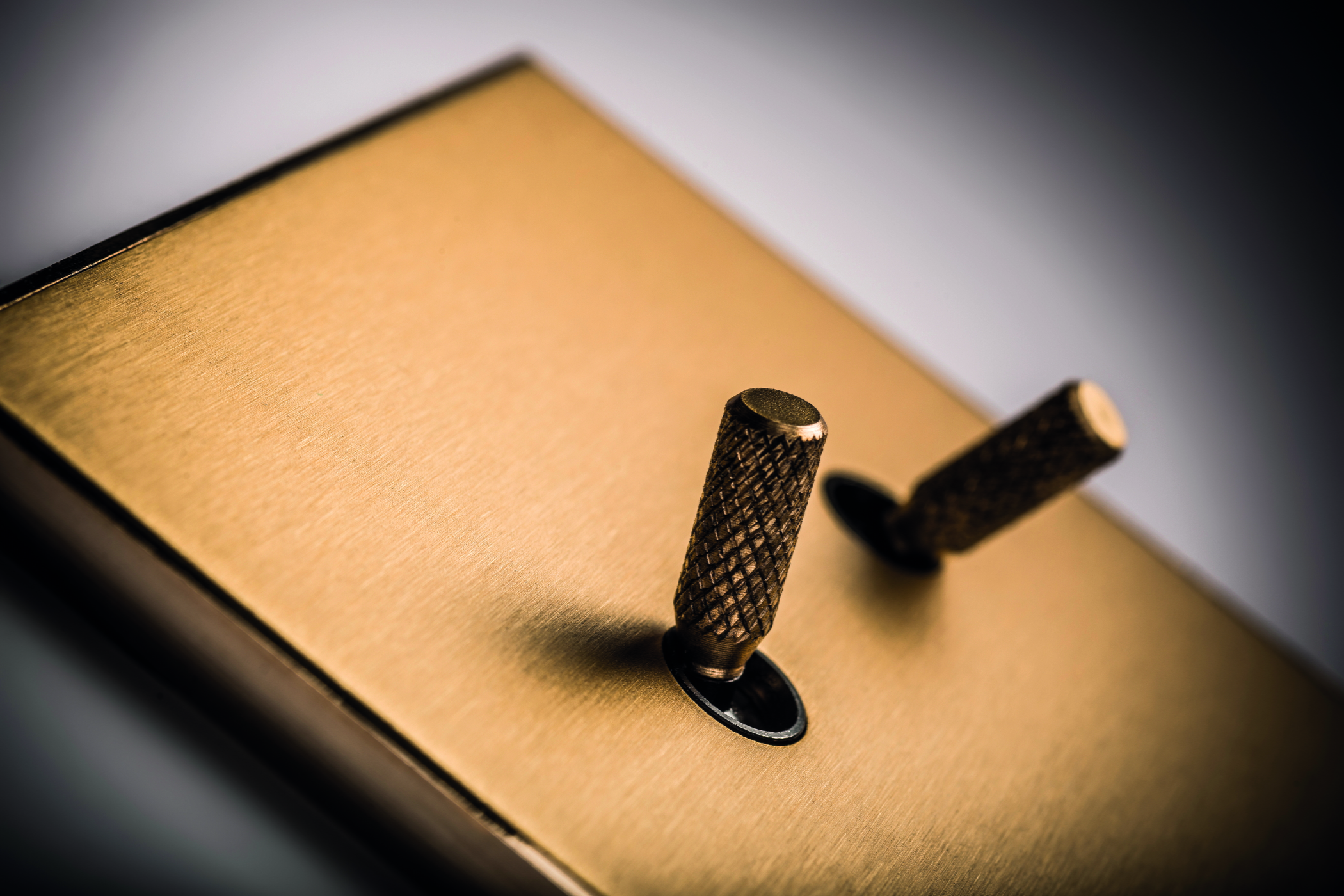 Cockpit Knurl Brushed Brass