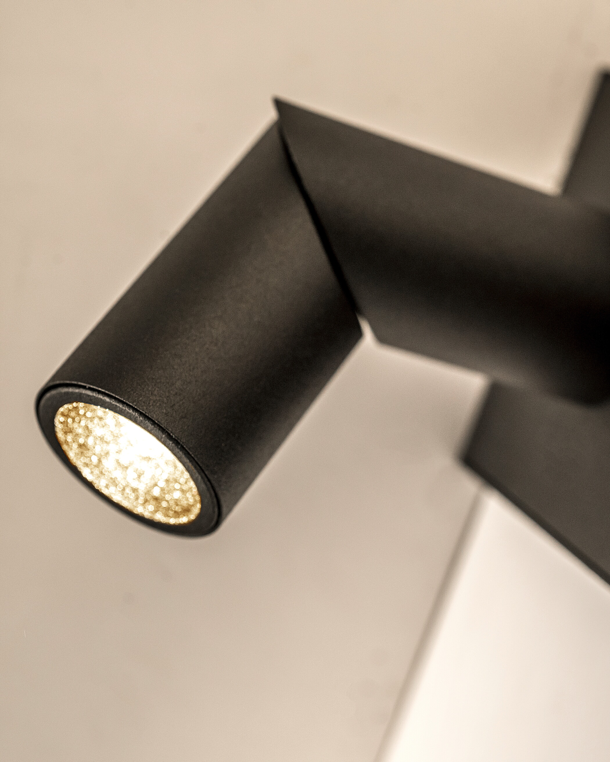Microscoop Textured Black