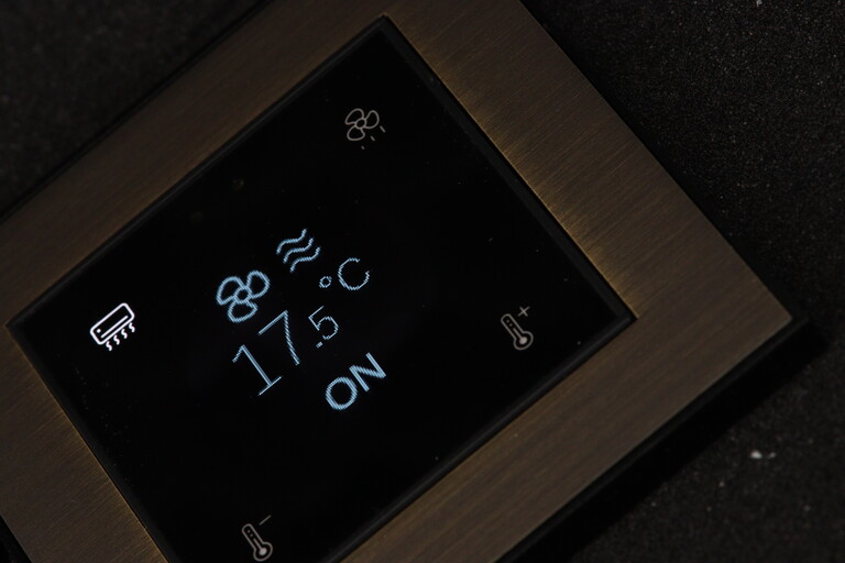 Void Square Zennio Thermostat